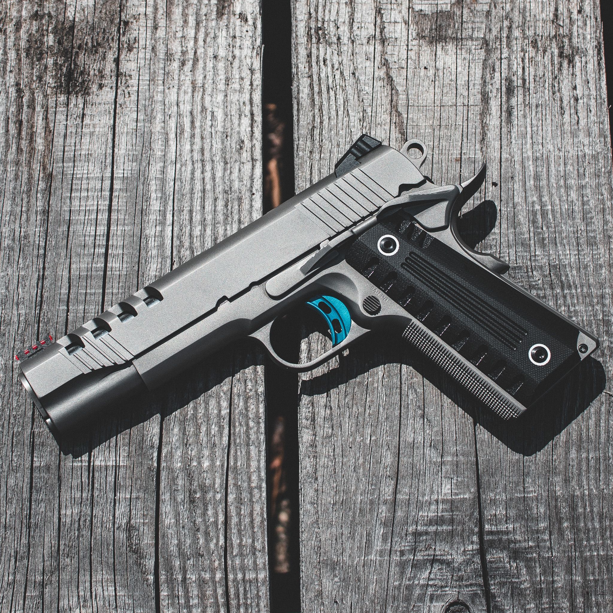 1911 Pistol - 45 ACP Silver Skyfall Reaction — image 2